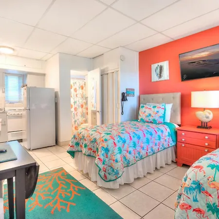 Tropic Terrace Suite #24 - Beachfront Resort
